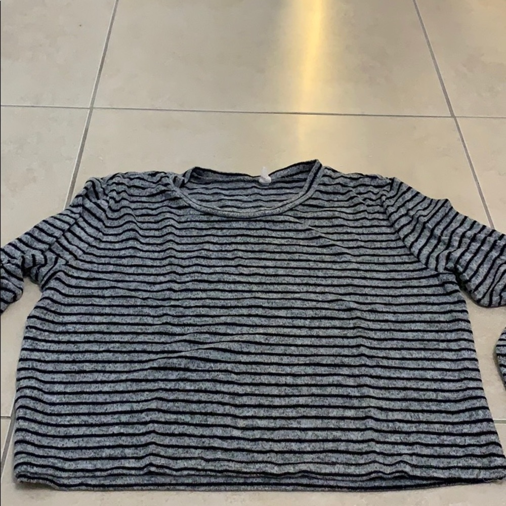 long sleeve crop top